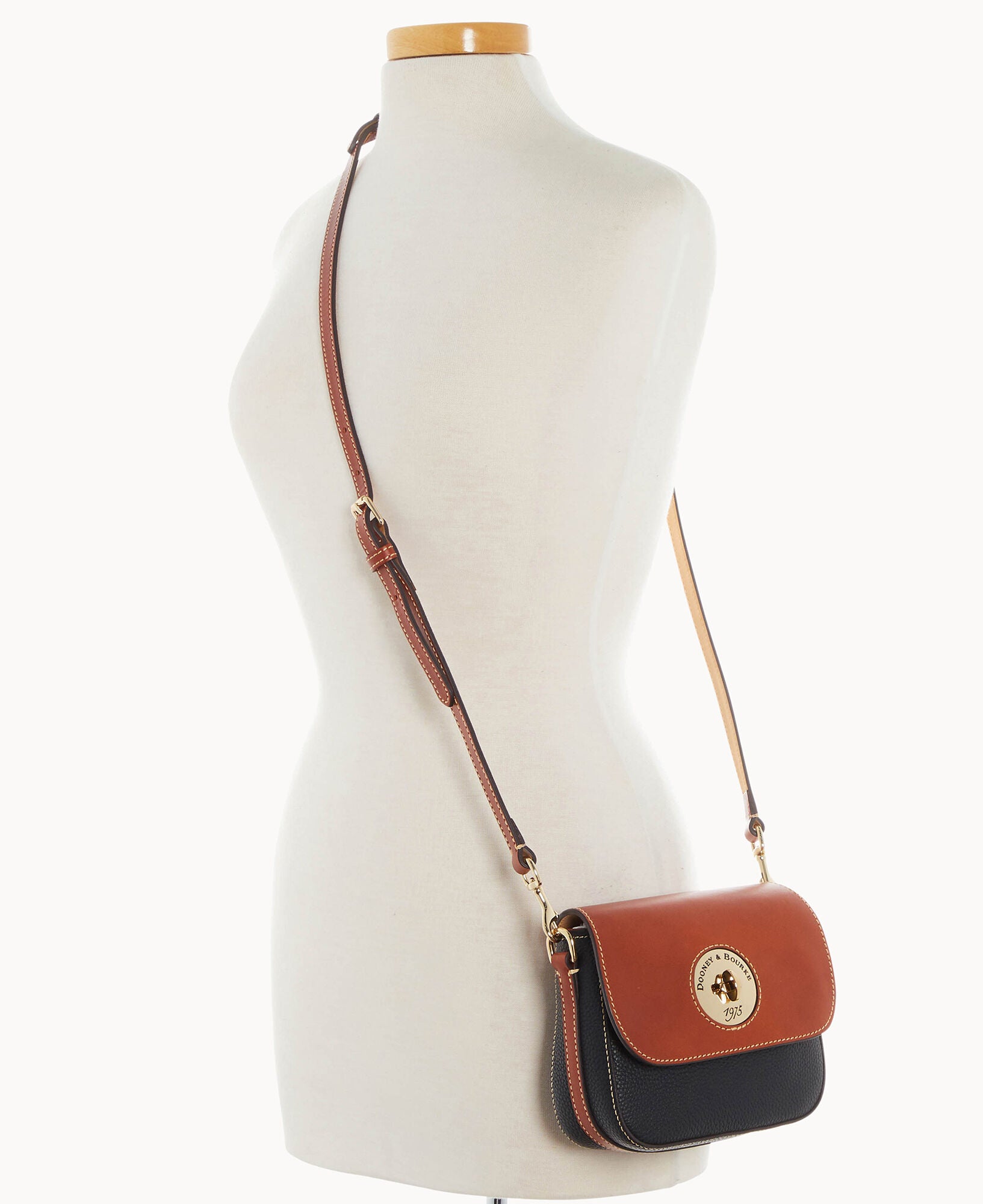 Pebble Turnlock Flap Saddle - Image 15